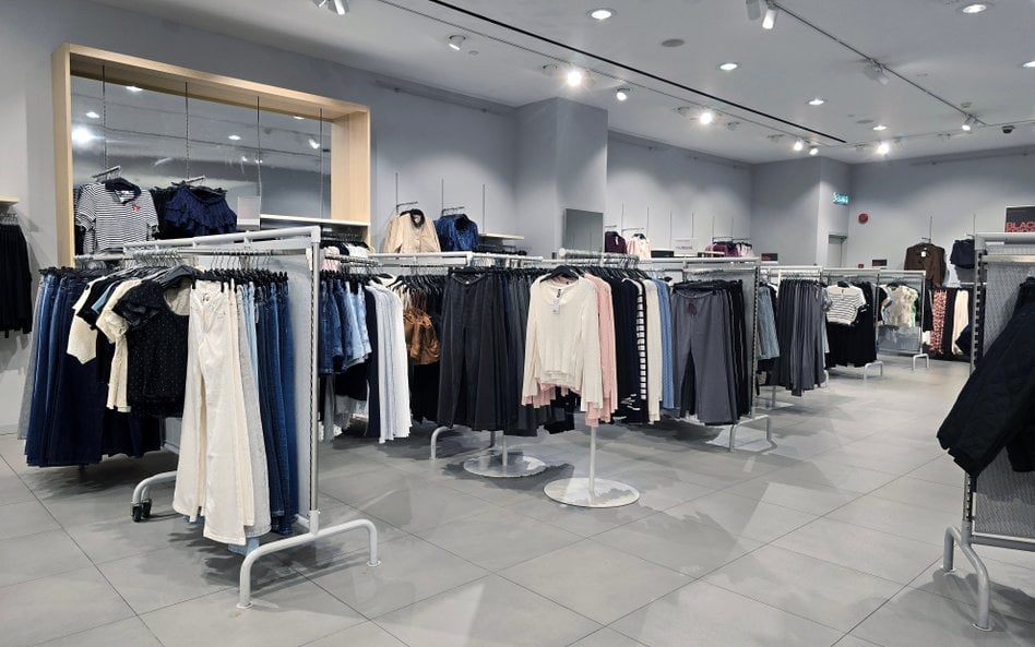 Sieć H&M likwiduje kolejne sklepy stacjonarne