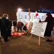 Obrońcy krzyża: grupa pana Stanisława modli się dzień w dzień niemal od pięciu lat