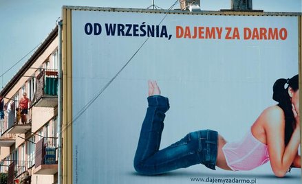 Tą reklamę zaskarżono w sądzie. Dziesiątki podobnych można zobaczyć, jak Polska długa i szeroka. Sex