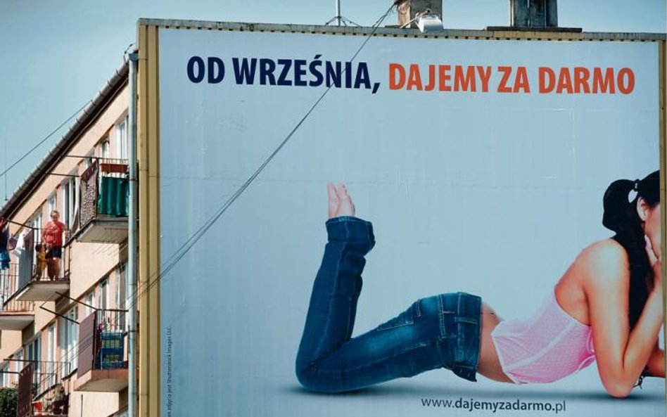 Tą reklamę zaskarżono w sądzie. Dziesiątki podobnych można zobaczyć, jak Polska długa i szeroka. Sex