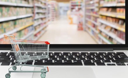 VAT: czy sklep internetowy musi ewidencjonować wysłane towary do klientów na kasie fiskalnej