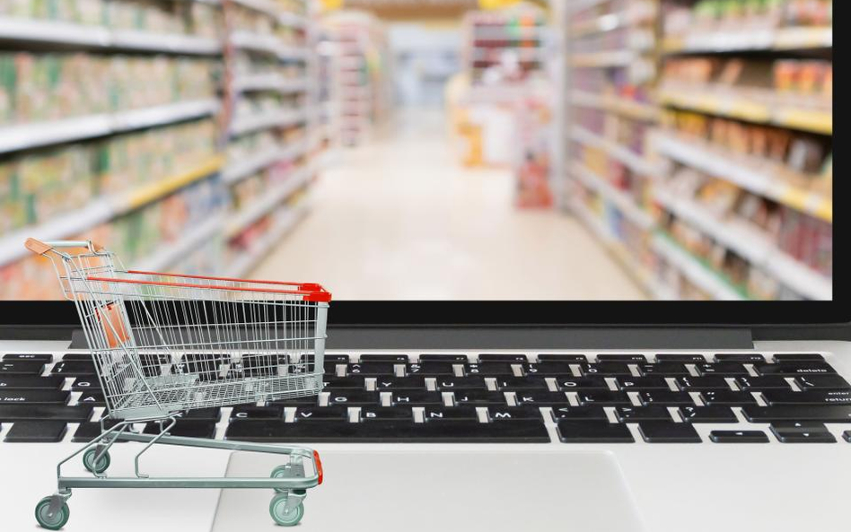 VAT: czy sklep internetowy musi ewidencjonować wysłane towary do klientów na kasie fiskalnej