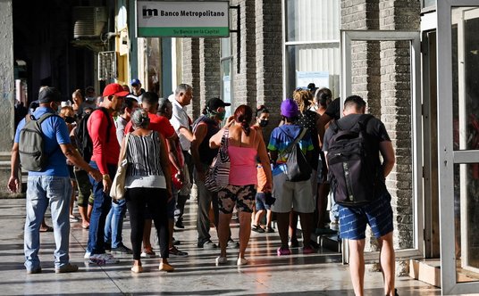 Na wieść o nowym kursie, pod bankami ustawiły się kolejki Kubańczyków