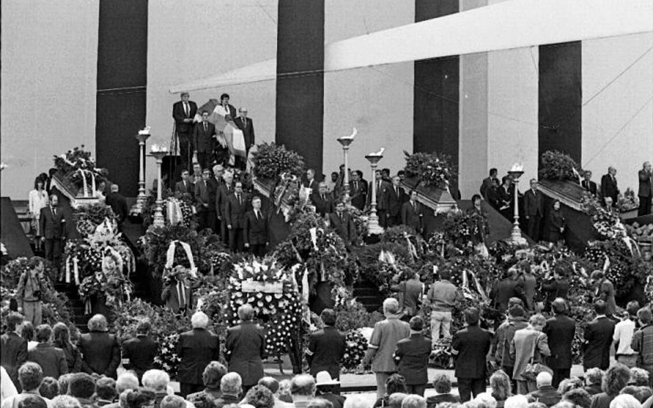 ?Uroczystości pogrzebowe premiera Imre Nagya, jego towarzyszy i symbolicznie wszystkich ofiar repres