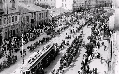 Kijów, maj 1920. Defilada wojsk polskich ulicą Wielką Włodzimierską