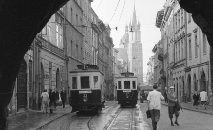 Kraków na tle powojennej Polski stanowił ewenement: duże niezniszczone miasto, z zachowaną czynszową