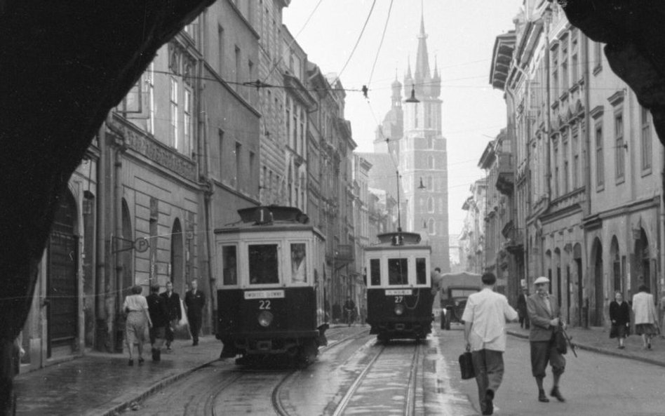 Kraków na tle powojennej Polski stanowił ewenement: duże niezniszczone miasto, z zachowaną czynszową