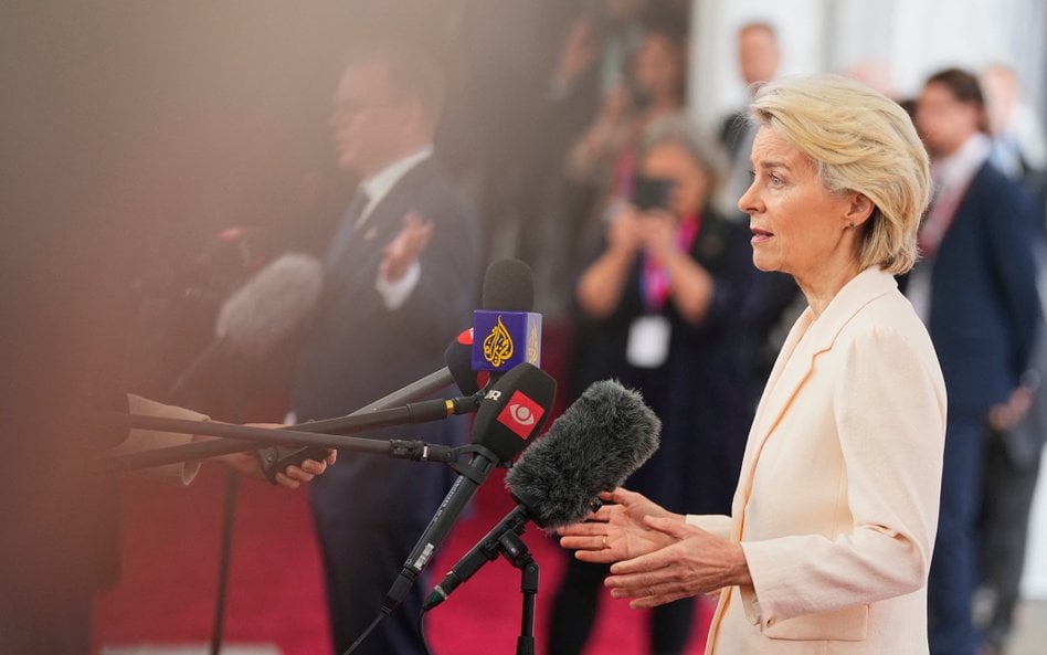 Przewodnicząca Komisji Europejskiej Ursula von der Leyen przemawia na nieformalnym spotkaniu przywód