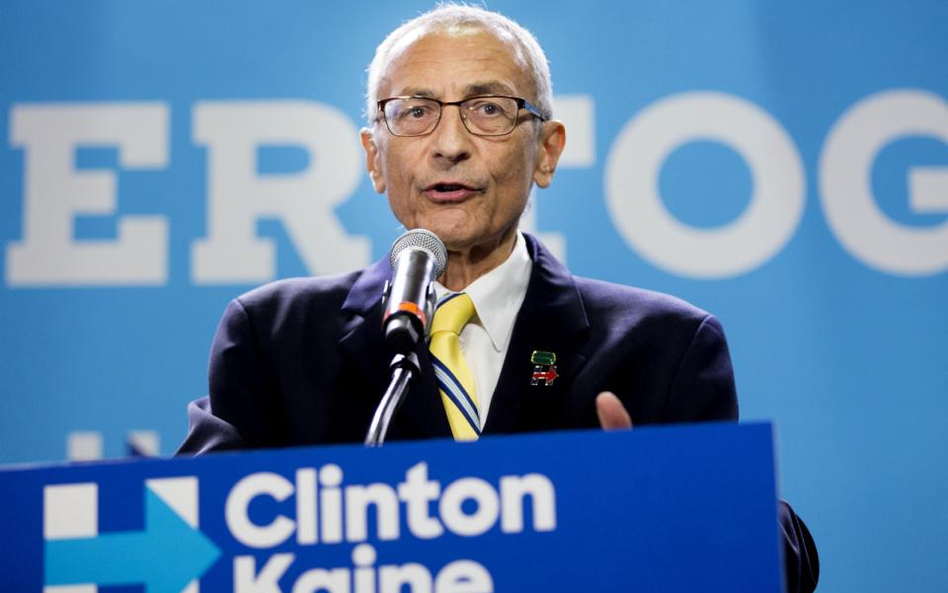 John Podesta, szef kampanii wyborczej Hillary Clinton, nie zabezpieczył skrzynki e-mailowej. Rosjani