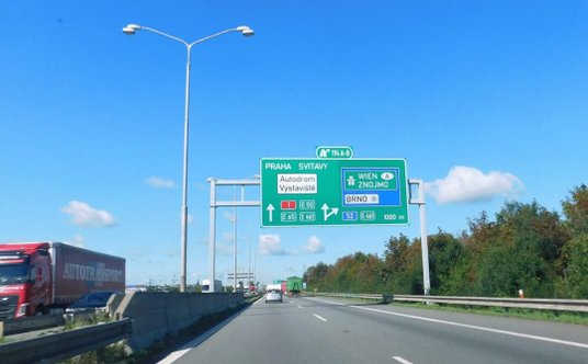 "E-wniety to nowa forma zapłaty za przejazd czeskimi autostradami."
