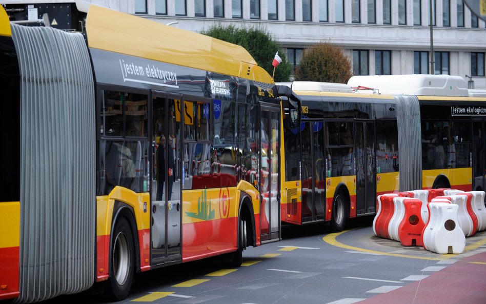 Flota autobusów elektrycznych w Warszawie zwiększy się o ponad 100 proc., do 450 pojazdów