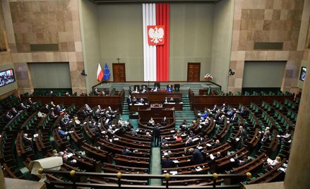 Sondaż: Zaufanie do rządu większe niż do opozycji