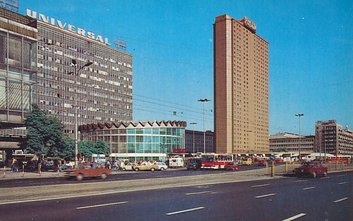 Projekt Hotelu Forum inspirowany był wieżowcem Lever Brothers z Nowego Jorku. Zgodnie z ówczesnymi t