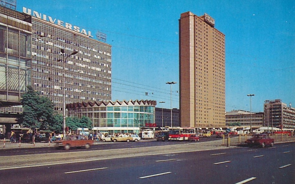 Projekt Hotelu Forum inspirowany był wieżowcem Lever Brothers z Nowego Jorku. Zgodnie z ówczesnymi t