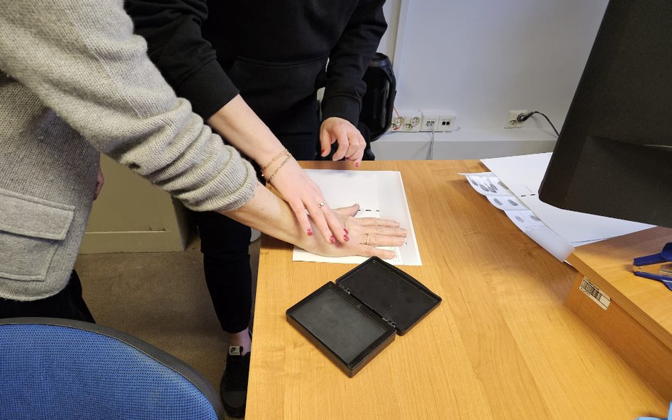 Siedem osób trafiło już w ręce policji, śledczy podkreślają, że to nie koniec pracy nad tą sprawą.