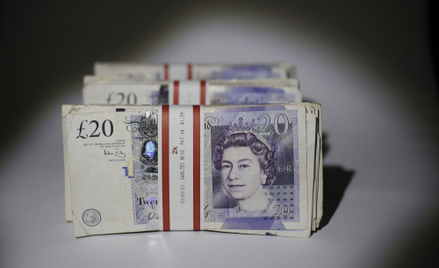 Bank Anglii uspokaja: banknoty z wizerunkiem królowej zostają w obiegu