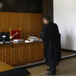 Absolwenci studiów prawniczych na drodze do sądu