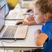 Ministerstwo Cyfryzacji przygotowuje nowe przepisy, które mają zwiększyć bezpieczeństwo dzieci w int