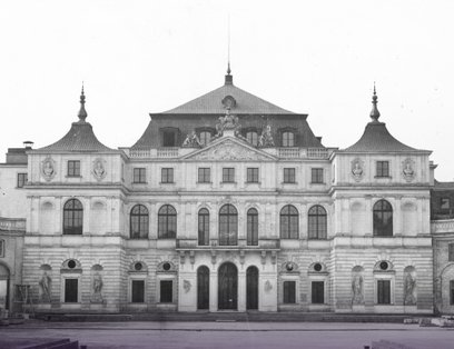 Pałac Brühla, który został zniszczony przez wojska niemieckie w grudniu 1944 roku, ma zostać przywró