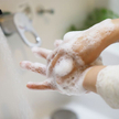 Efekt epidemii: myjemy ręce na potęgę