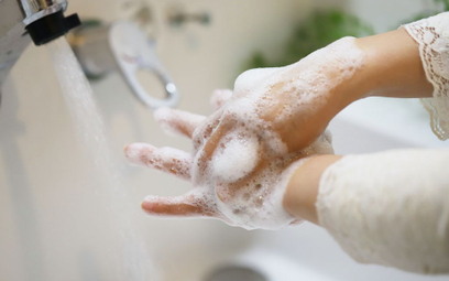 Efekt epidemii: myjemy ręce na potęgę