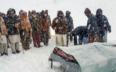 Śnieg w Pakistanie. Nie żyje już co najmniej 100 osób