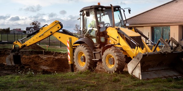 Właściciele muszą uważać, co składują na działce. Kary od 1 tys. do 1 mln zł