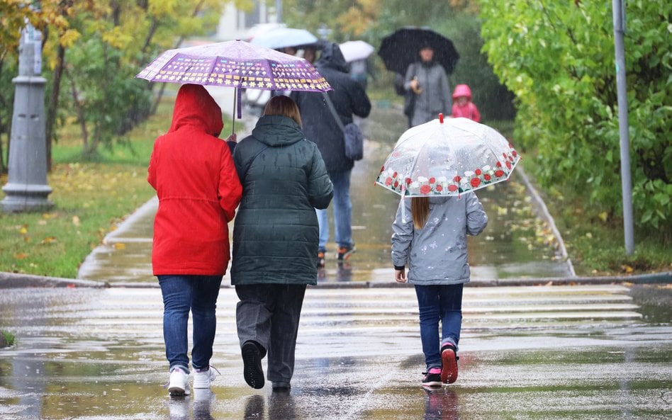 Przed nami chłodne i deszczowe dni. W weekend Polska podzieli się pogodowo na dwie części
