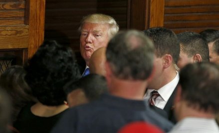 Republikanie potępiają Donalda Trumpa za słowa padające na nagraniu ujawnionym przez "Washington Pos
