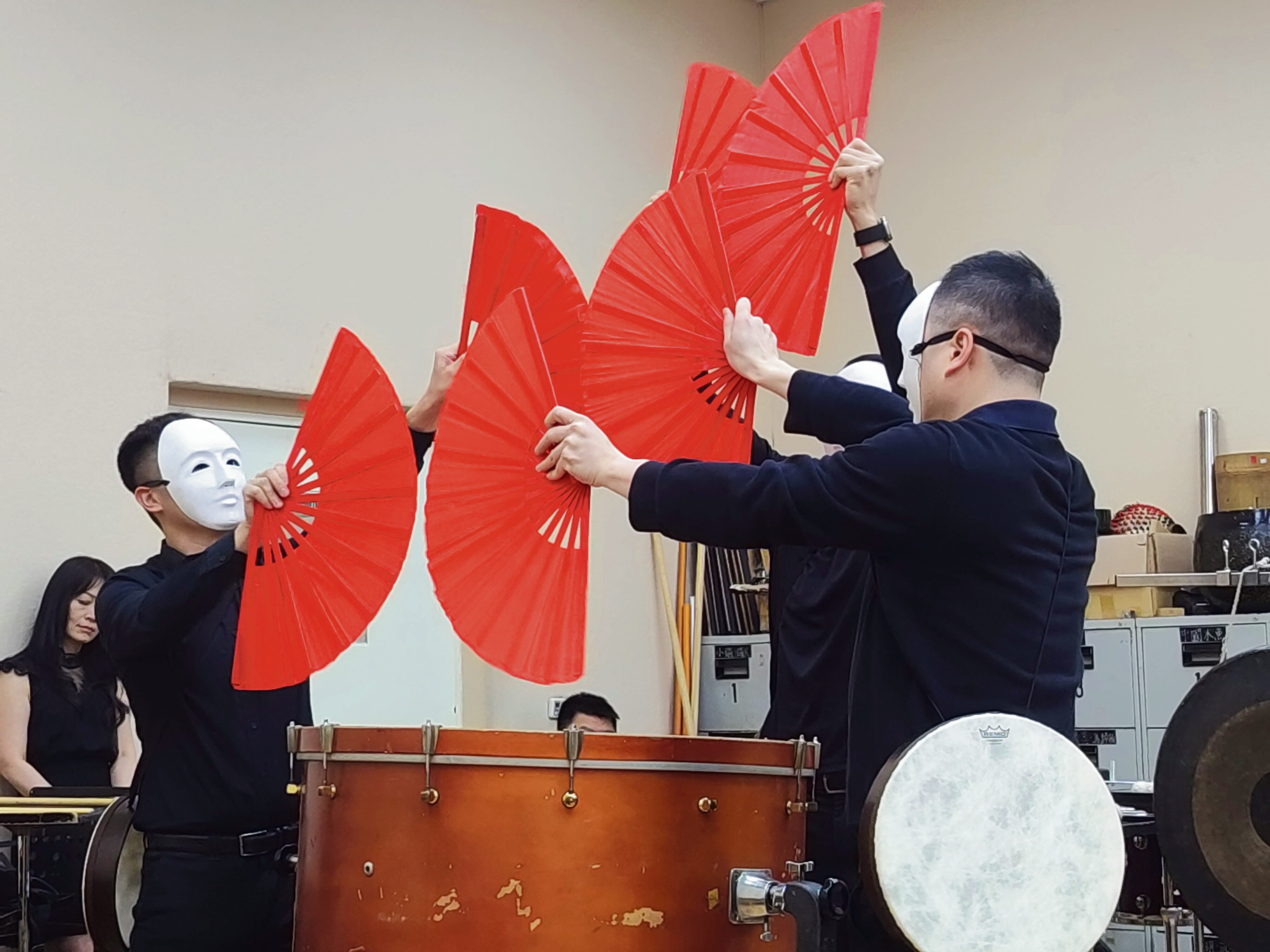 Gigantyczne wahadło, bębny i medytacje