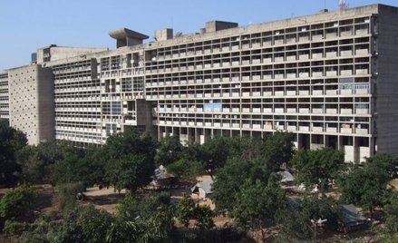 Chandigarh w Indiach, 1953 rok. Budynek ma 254 metry długości