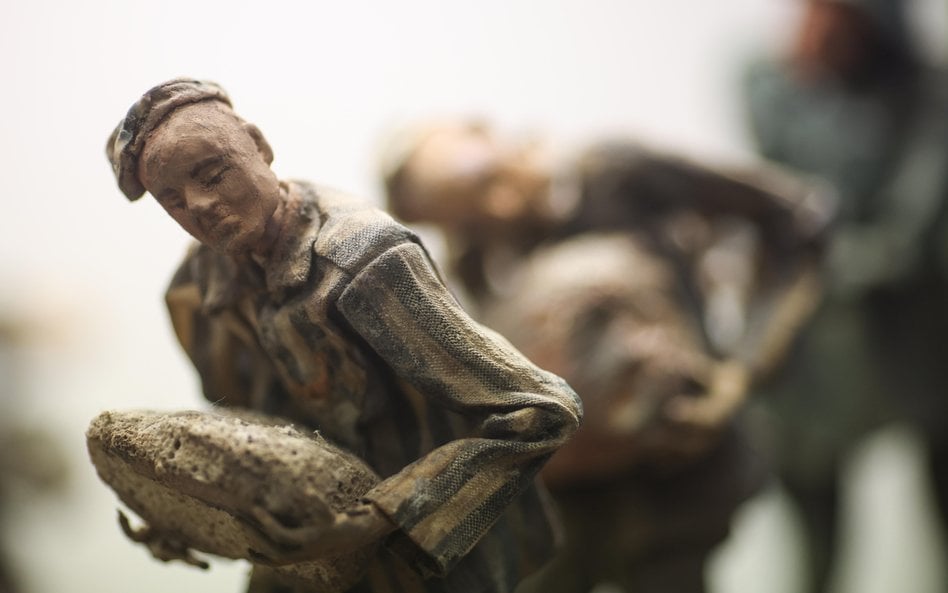 Wystawa makiet, przedstawiających życie więźniów obozów koncentracyjnych, w Muzeum Armii Krajowej w 
