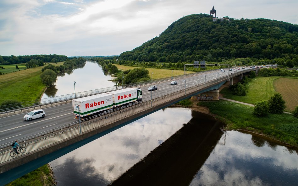 Sieci drobnicowe bliżej klientów