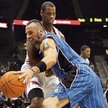 Marcin Gortat w meczu kontrolnym z Atlanta Hawks. Polak w grach przedsezono-wych grał średnio 24,2 m