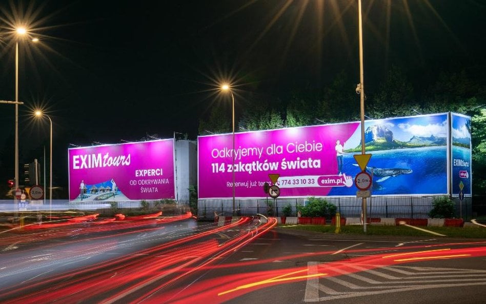 Reklamy Eximu tours stanęły między innymi na ulicach polskich miast