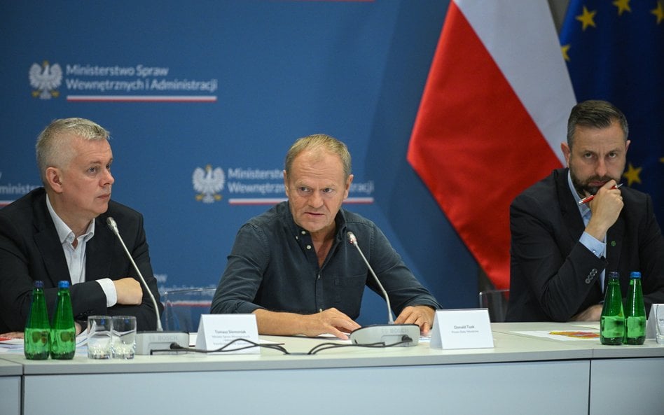 Premier Donald Tusk, wicepremier, minister obrony narodowej Władysław Kosiniak-Kamysz i minister spr
