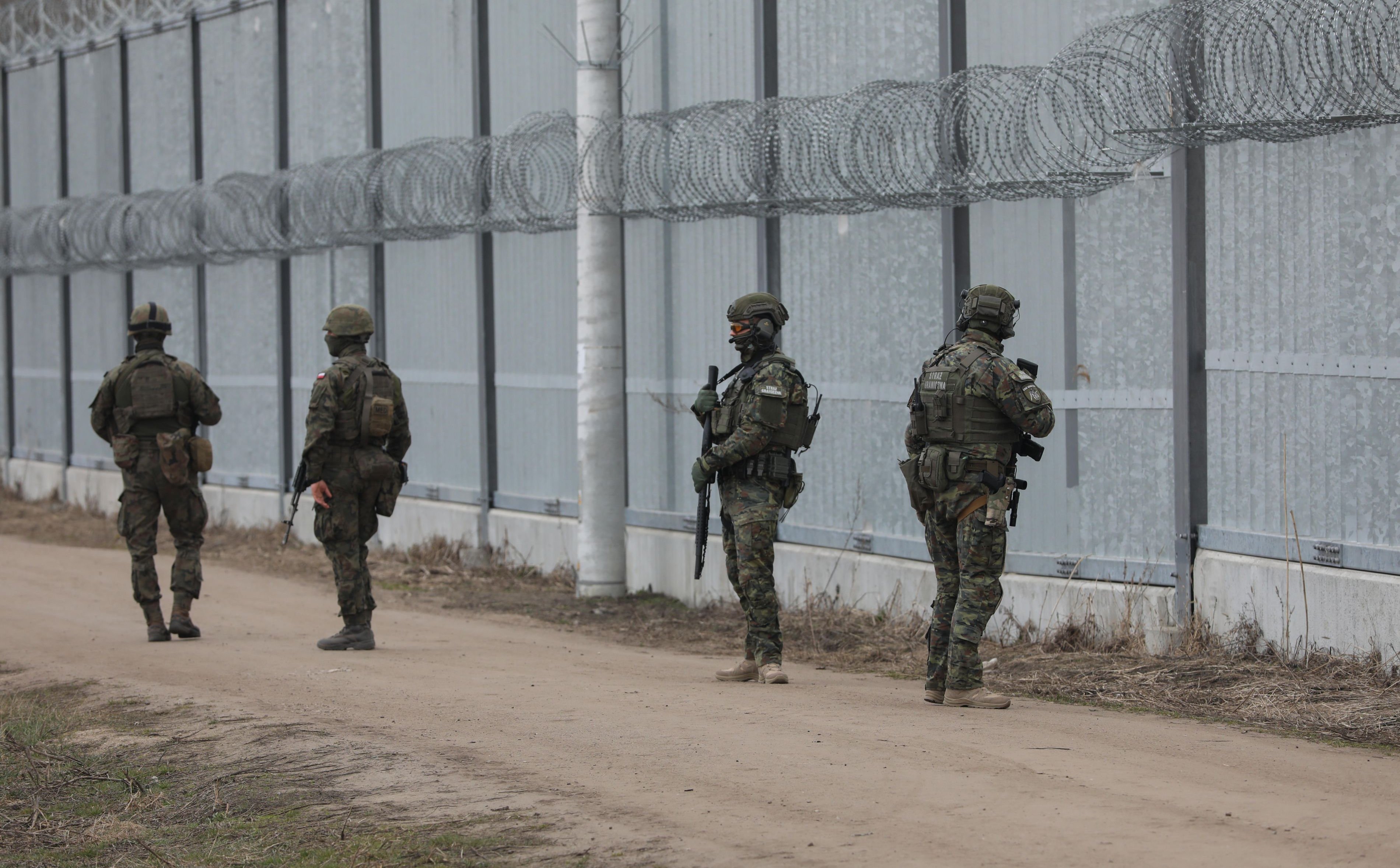 Polski żołnierz ranny w starciu z migrantami. Incydent na granicy z Białorusią