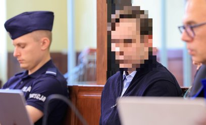 Oskarżony Sebastian M.  na sali Sądu Rejonowego w Piotrkowie Trybunalskim. 34-letni łodzianin odpowi