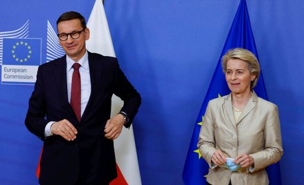 Szefowa KE Ursula von der Leyen i premier Mateusz Morawiecki na początku czerwca zapewniali, że nic 