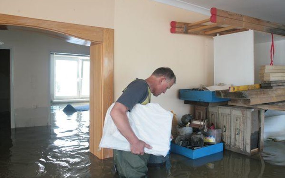 Bezrobotni będą mogli odtworzyć zalane firmy