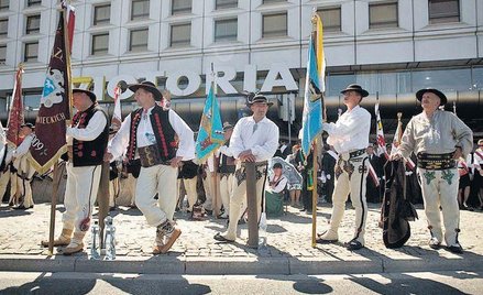 Na uroczystości do stolicy przyjechali pielgrzymi z wielu regionów Polski. Nie brakowało też wiernyc