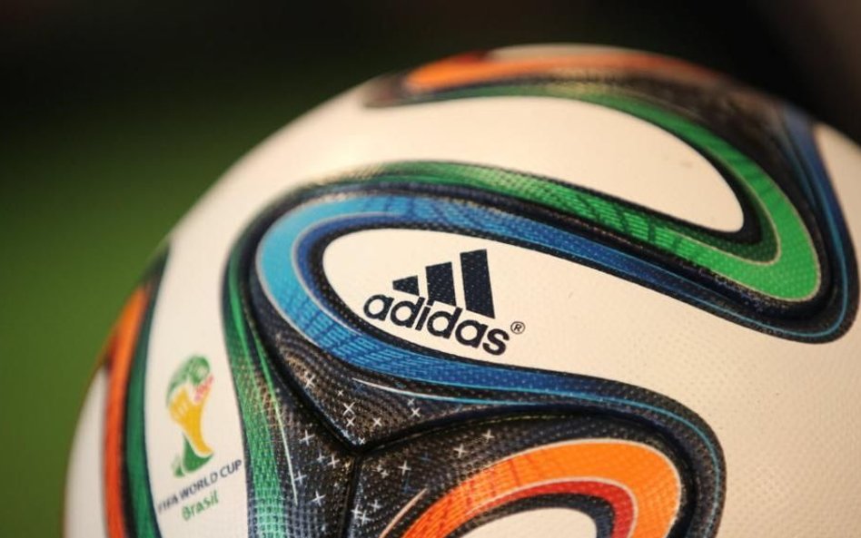 Adidas wysyła buty i piłki nożne w kosmos. Będzie je testował
