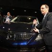 Bob Graziano, wiceprezydent Mazda Motor Corp., przy Mazdzie CX-9