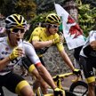 Ostatni etap tegorocznego Tour de France. Grupa Sky świętuje: od lewej: Michał Kwiatkowski, triumfat