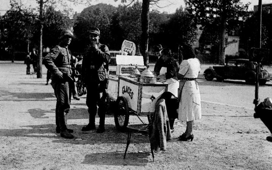 Lody w Lasku Bulońskim takie pyszne... Beztroskie lato roku 1940 w Paryżu