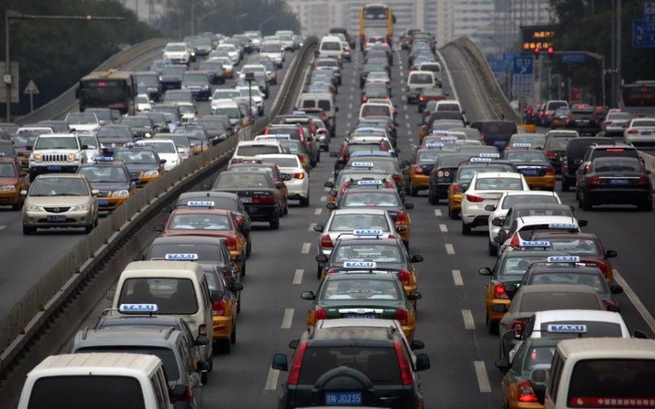 Korki, jakie tworzyły się przed bramkami na autostradach w czasie tegorocznych wakacji, mogą się jes