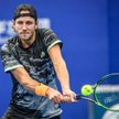 Francuz Lucas Pouille po raz pierwszy w tym roku wygrał z Hubertem Hurkaczem