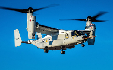 Pierwszy samolot transportowy pionowego startu i lądowania CMV-22B Osprey podczas oblotu. Fot./Bell-