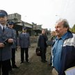 Andrzej Kowalewski (z prawej) podczas wywłaszczania fragmentu swojej działki w październiku 2008 r.