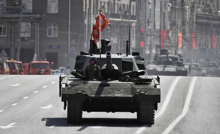 Nowy rosyjski czołg na majowej paradzie w Moskwie